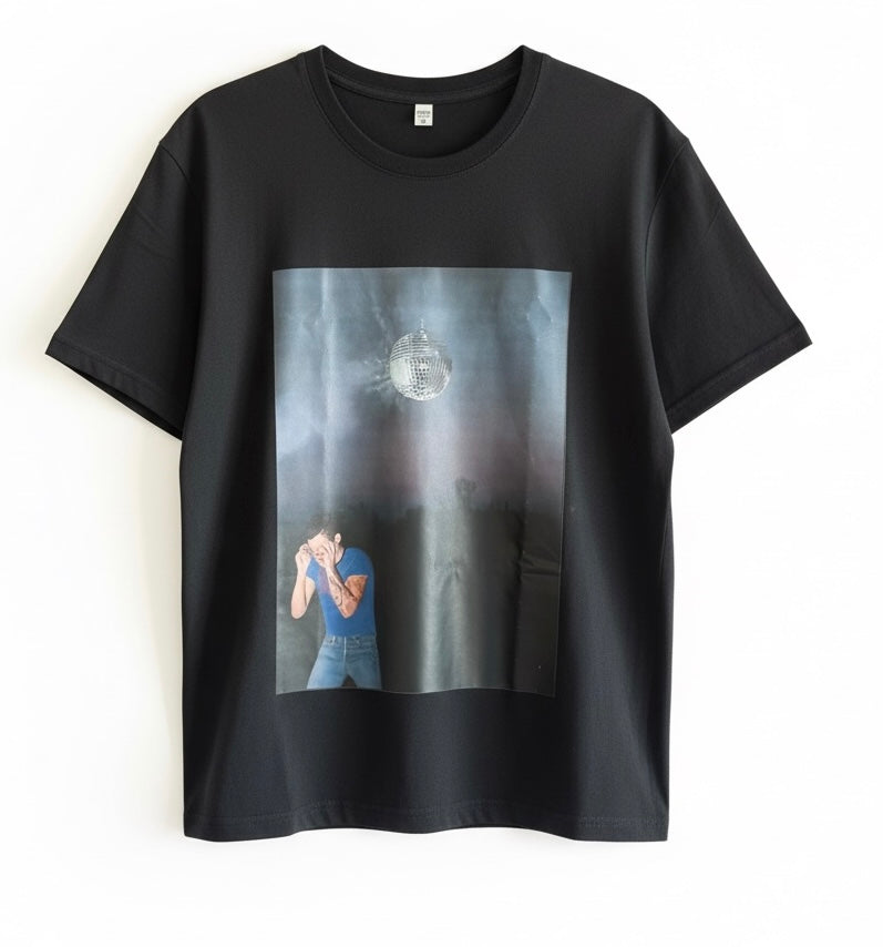 Harry Styles black T-shirt