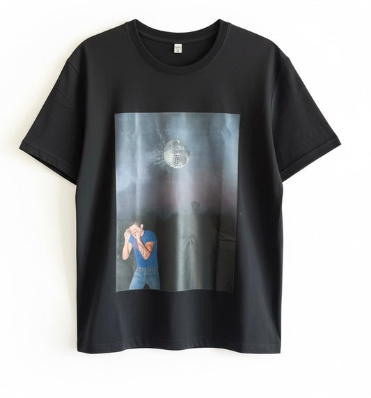 Harry Styles black T-shirt